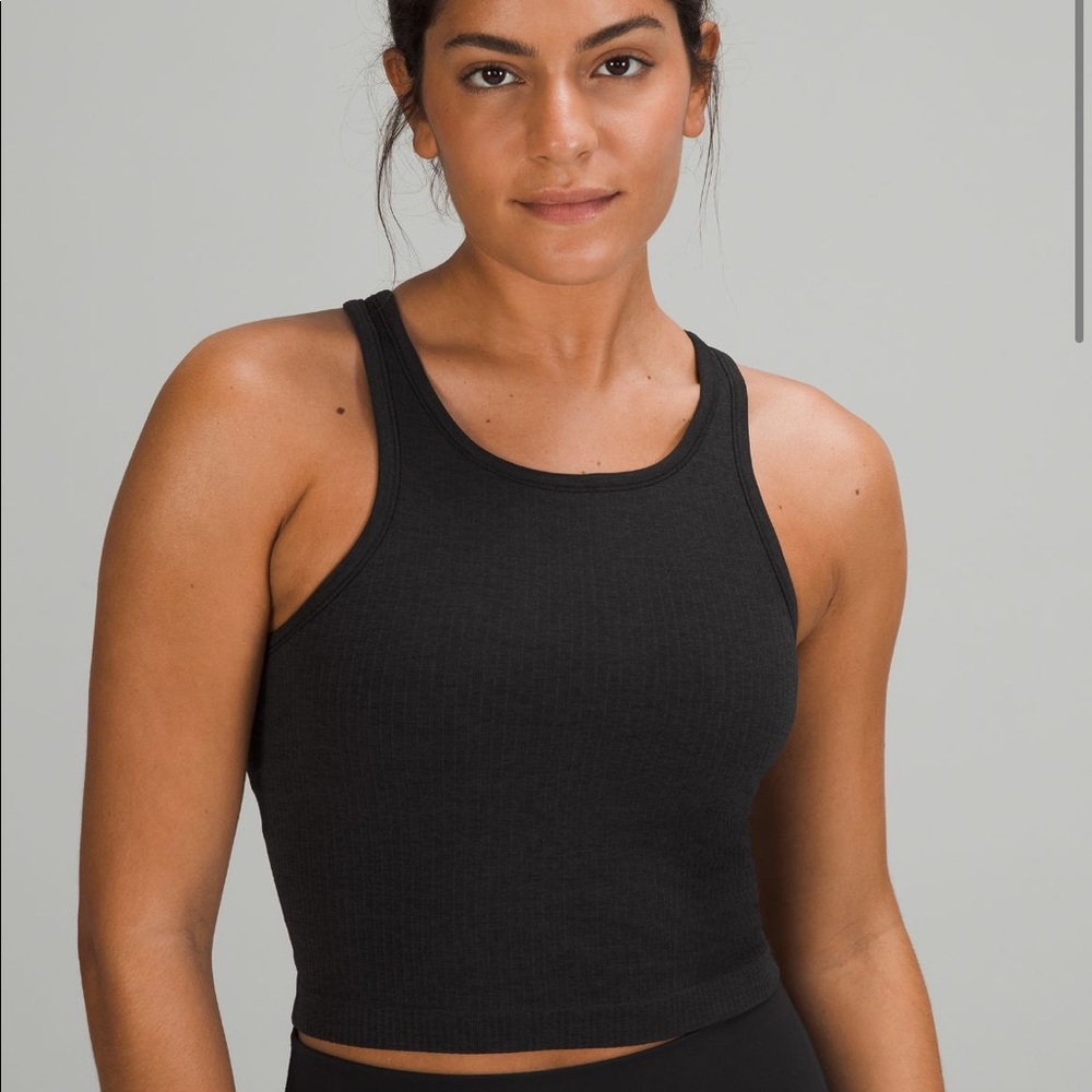 Ebb to Street Cropped Racerback Tank Top (Black, size 4)